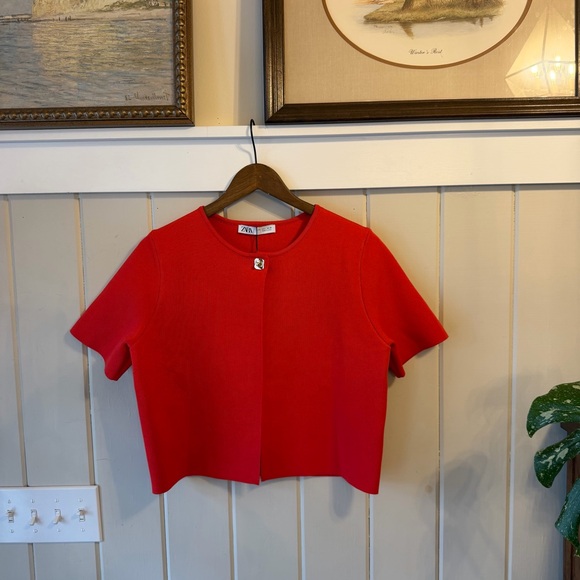 NWT Zara Bold Red Short Sleeve Top W/ Gold Button, Size Large - Picture 1 of 10